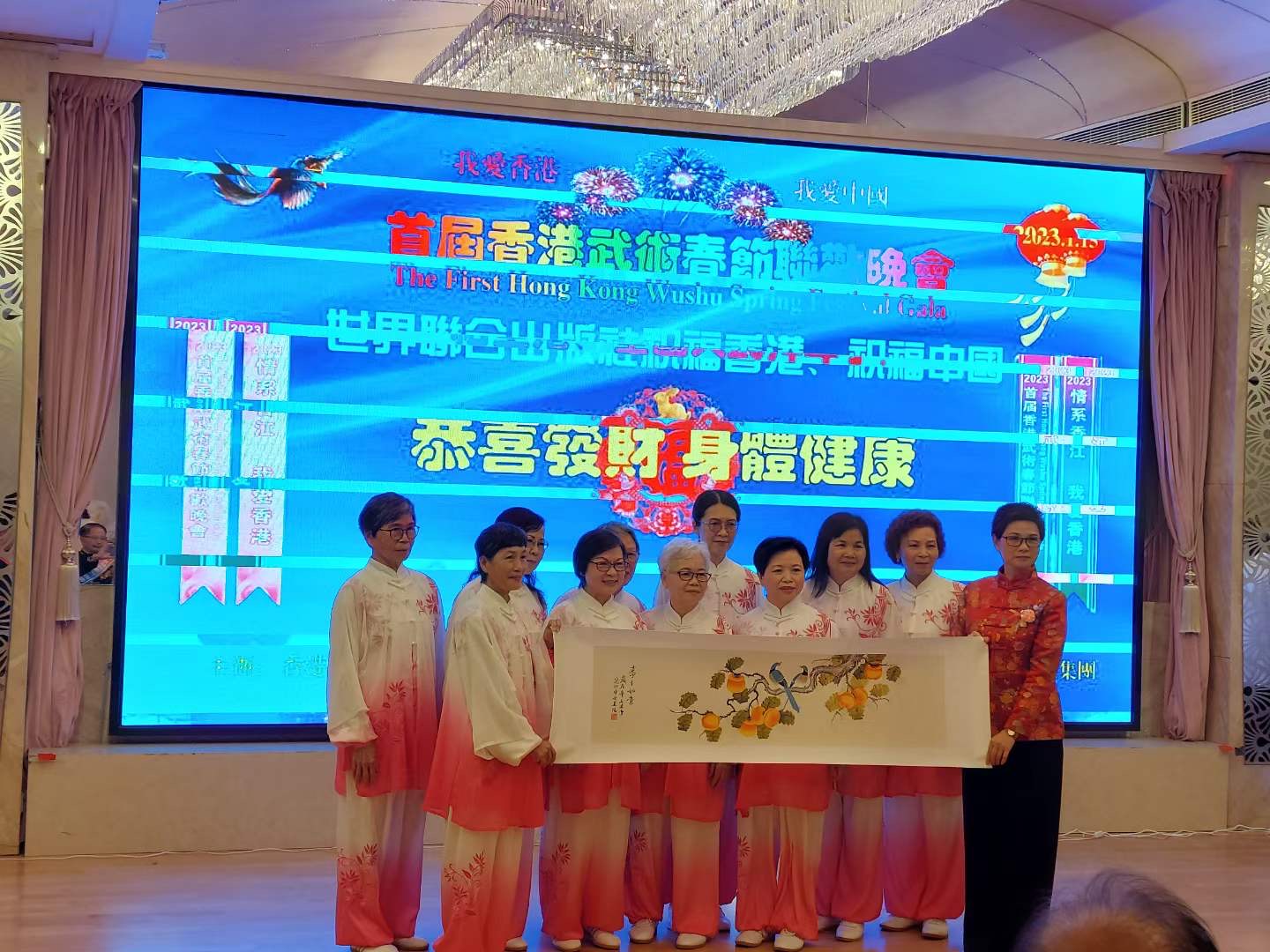 首届香港武术春晚:弹唱《甜言蜜语》... 首届香港武术春晚:弹唱《甜言蜜语》...