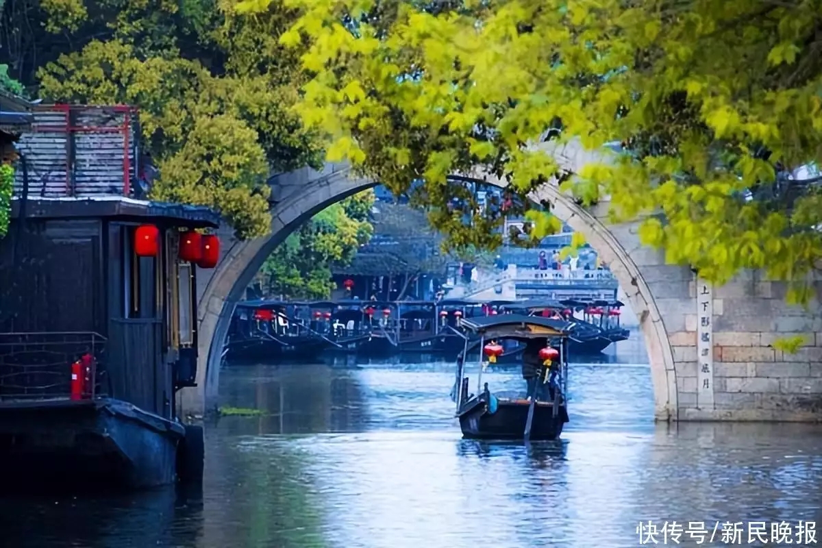 曹伟明:如水的情思之魅 曹伟明:如水的情思之魅